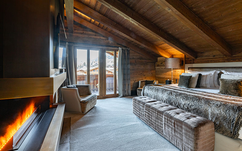 Bedroom Ultima Gstaad chambre avec balcon