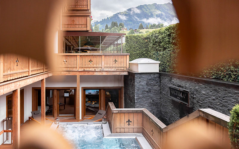 Bubbling Jacuzzi Ultima Spa-Gstaad