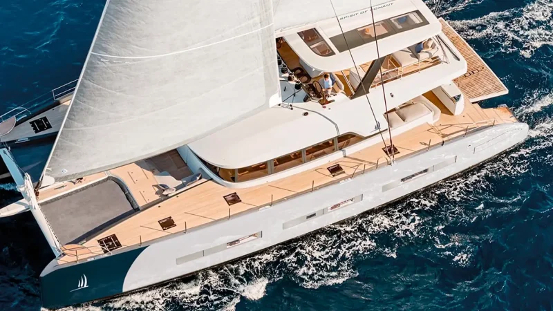 Maxi-catamaran rime avec Spirit of Ponant