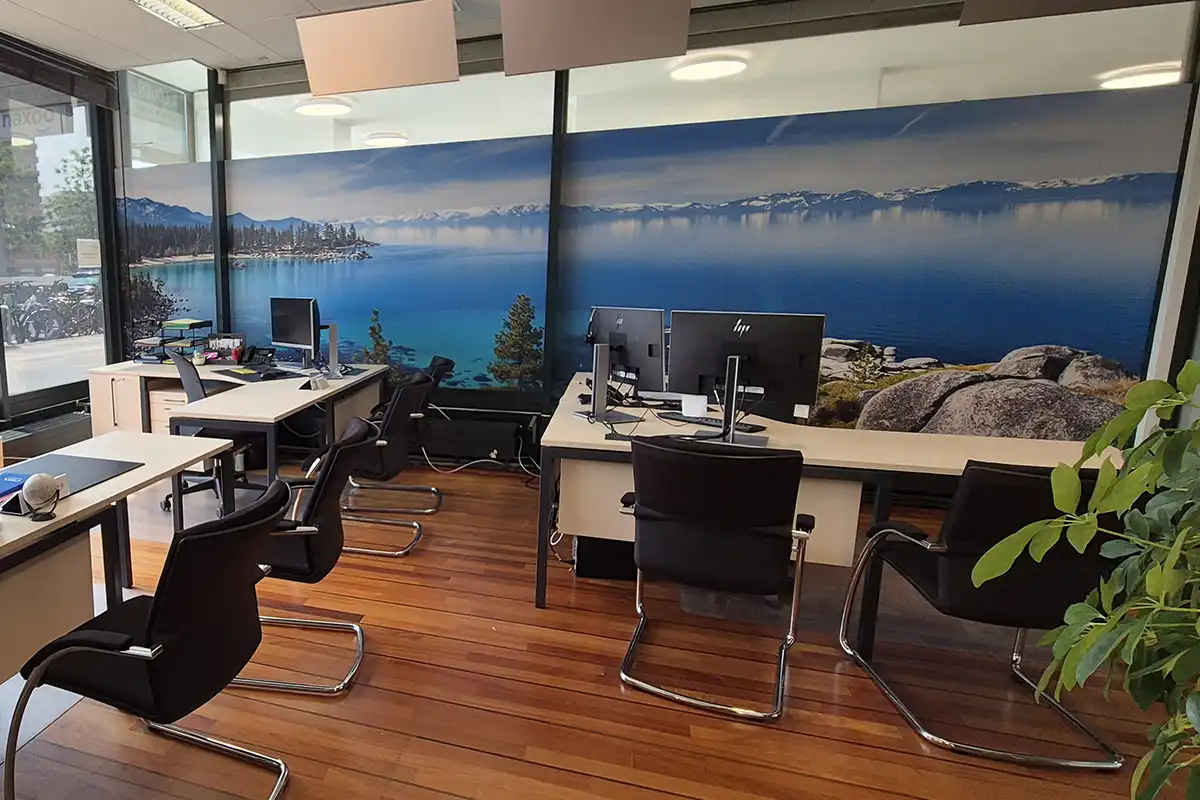 Espace dédié aux échanges personnalisés chez Delta Voyages à Genève