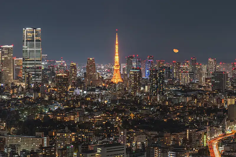 Tokyo la nuit – Vue sur la Tokyo Tower Tokyo by night avec Tokyo Tower illuminée