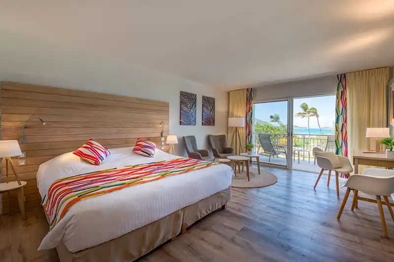 Junior Suite Classique Jardin Chambre d’hôtel lumineuse avec vue mer à Saint-Martin