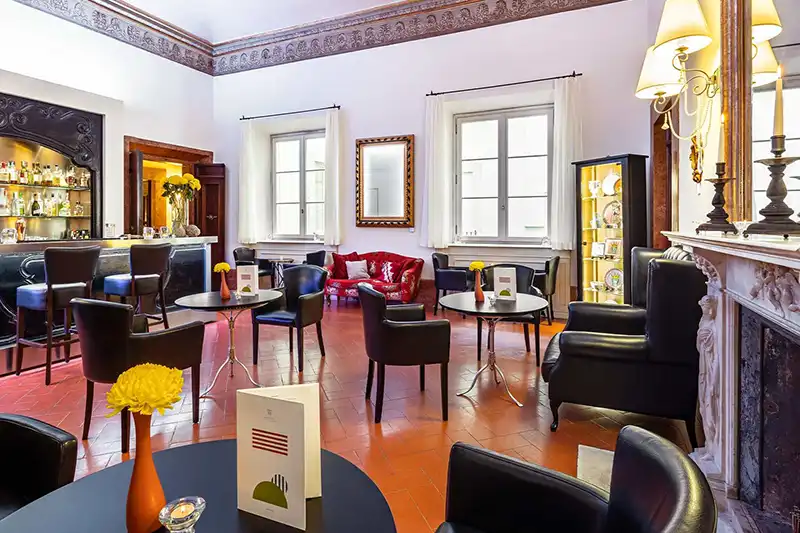 Salon raffiné dans l’hôtel Relais Santa Croce by Baglioni à Florence