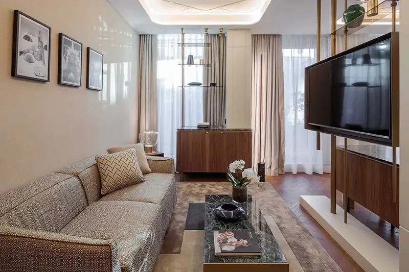 Suite contemporaine dans l’hôtel Baglioni à Milan
