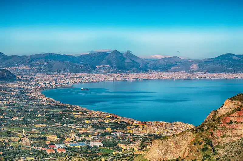 Vue panoramique sur la baie de Palerme en Sicile