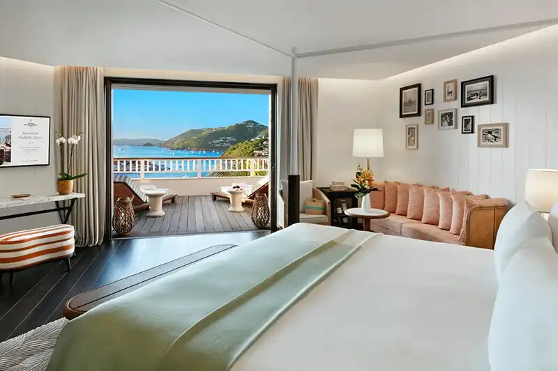 Suite élégante avec terrasse et vue panoramique sur la mer à l’hôtel Carl Gustaf