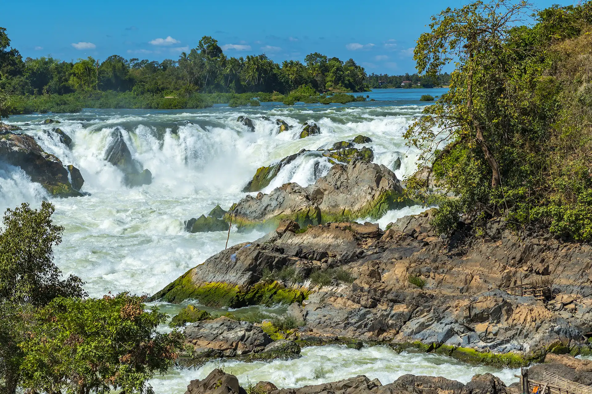 Chutes de Tad Fan au Laos – nature sauvage sur le plateau des Bolovens