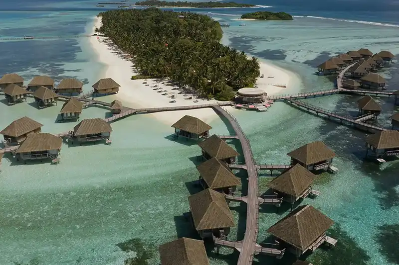 Club Med Kani Maldives – bungalows sur pilotis et lagon turquoise