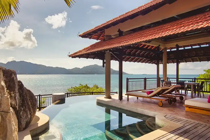 Club Med Seychelles – piscine à débordement avec vue sur l’océan