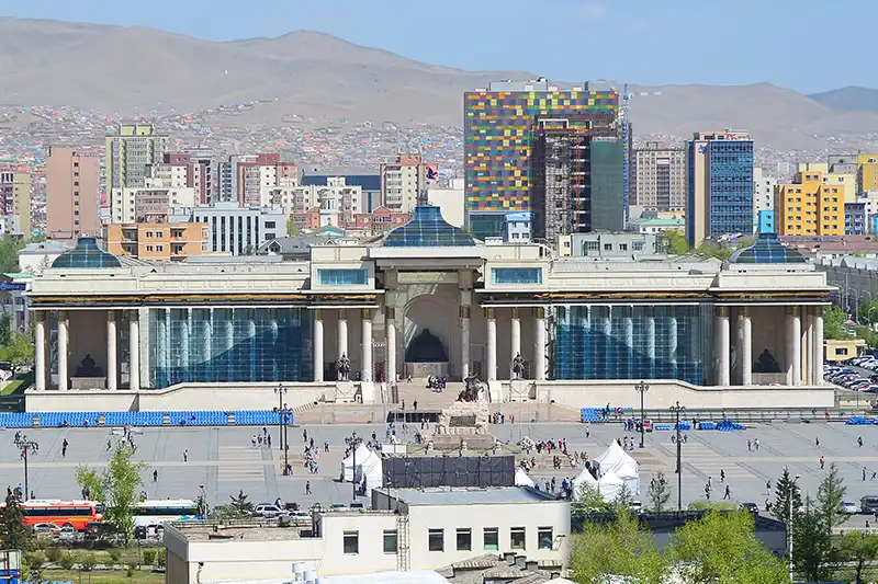 Bâtiments officiels et place centrale à Oulan-Bator en Mongolie