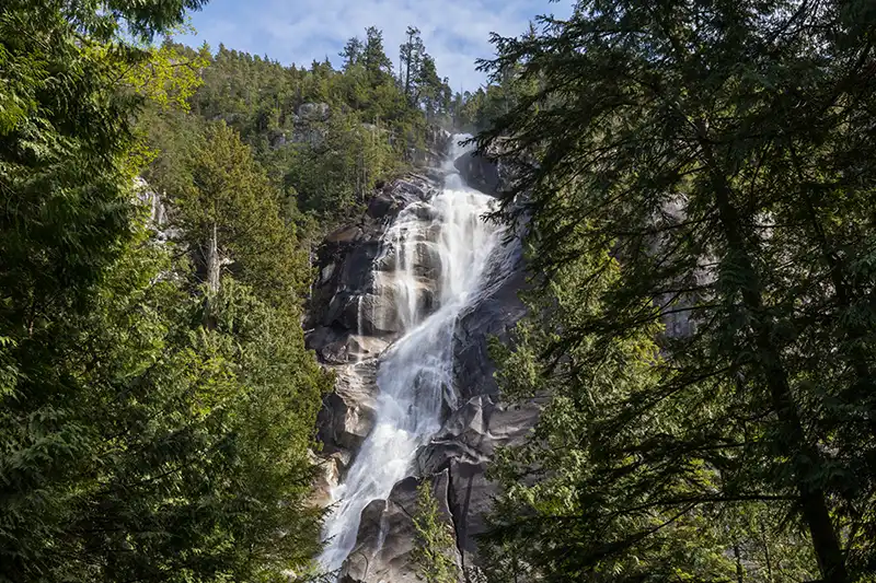 Chute d’eau dans le parc provincial de Wells Gray