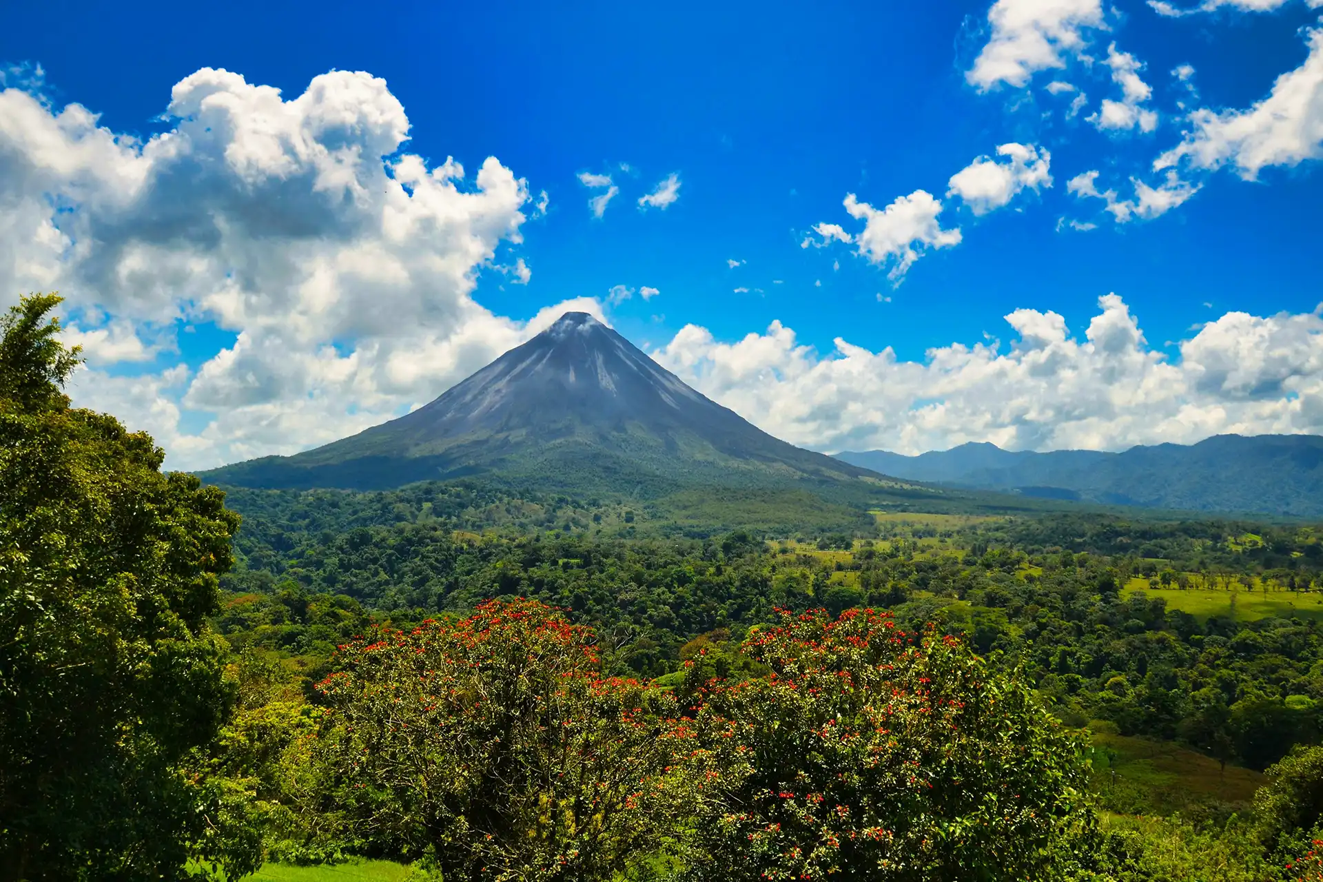 Volcan et forêt tropicale au Costa Rica