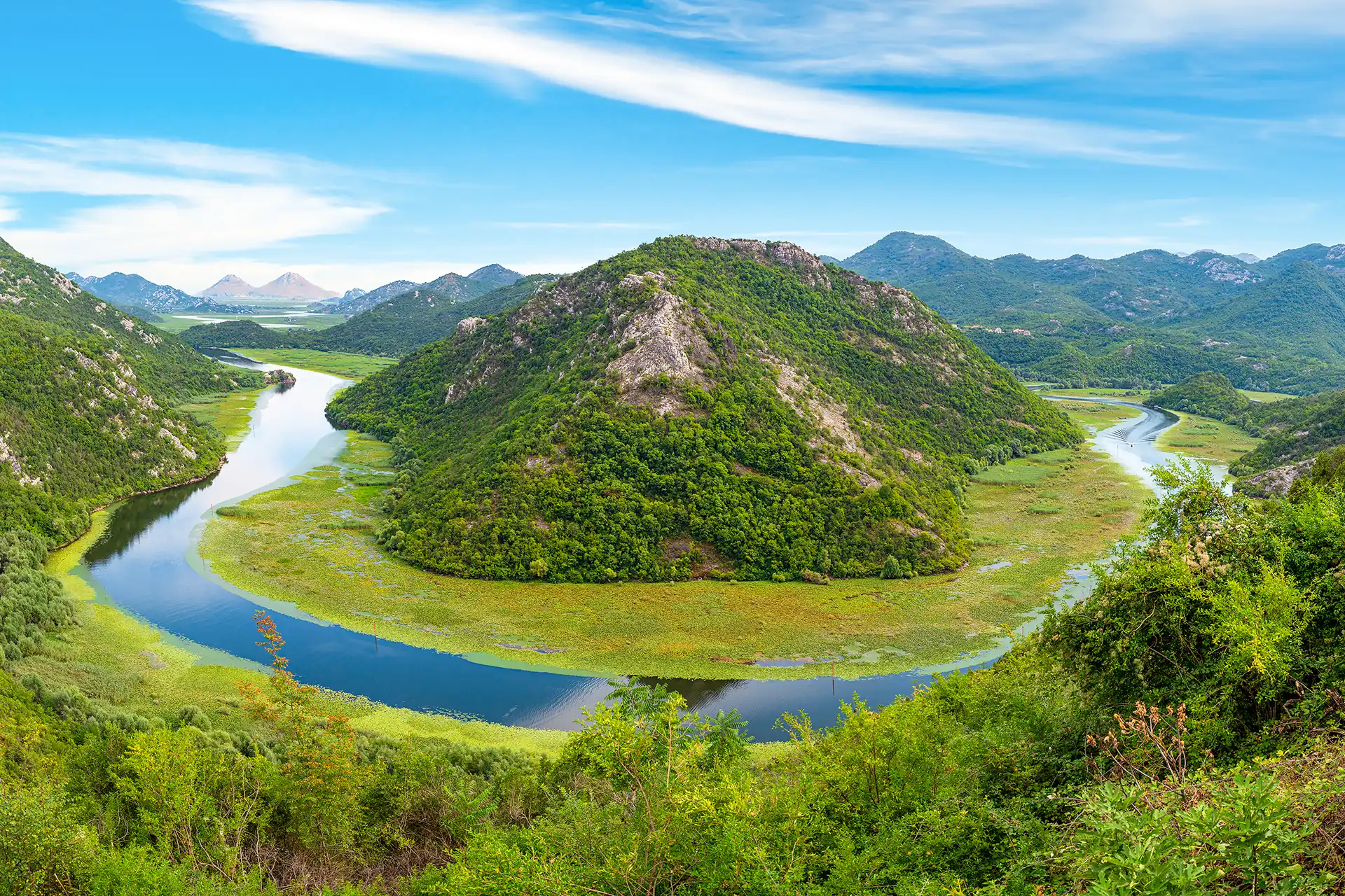 Vue panoramique sur le lac de Skadar au Monténégro lors du circuit autotour Monténégro en liberté