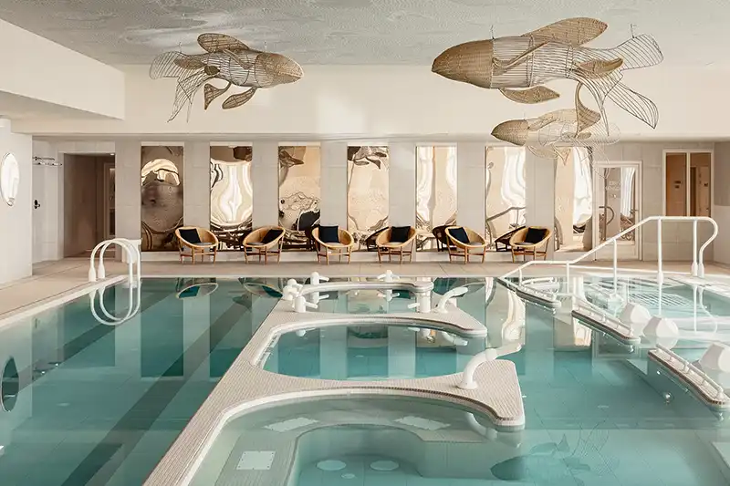 Piscine intérieure de l’Emeria Dinard Hôtel Thalasso & Spa à Dinard