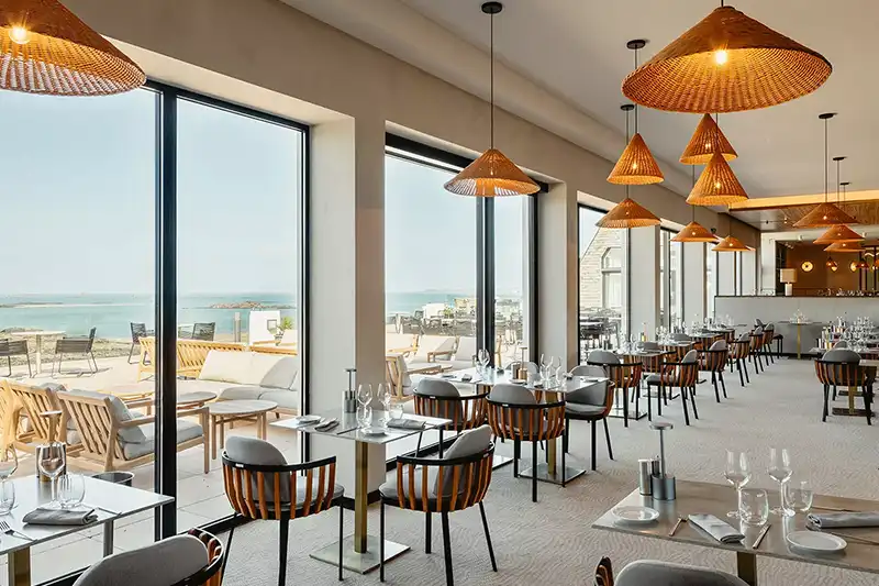 Restaurant avec vue mer à l’Emeria Dinard Hôtel Thalasso & Spa à Dinard