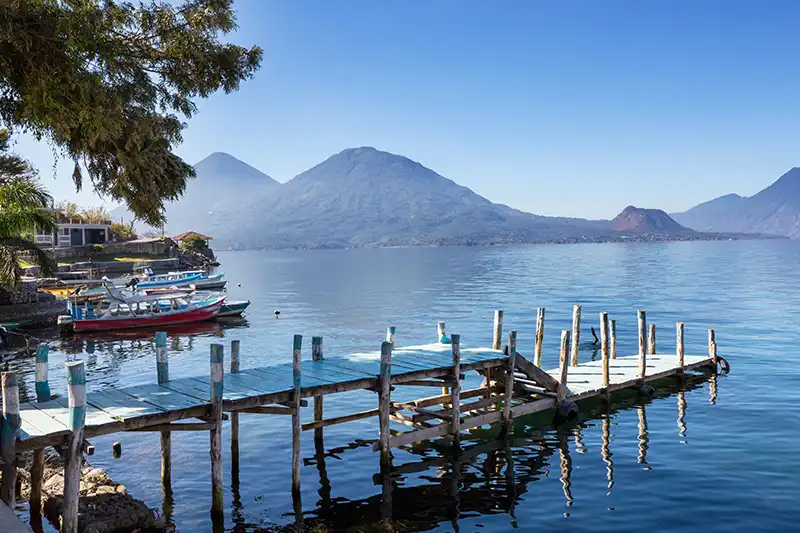 Vue sur le lac Atitlán au Guatemala pendant le circuit accompagné Découverte du Guatemala