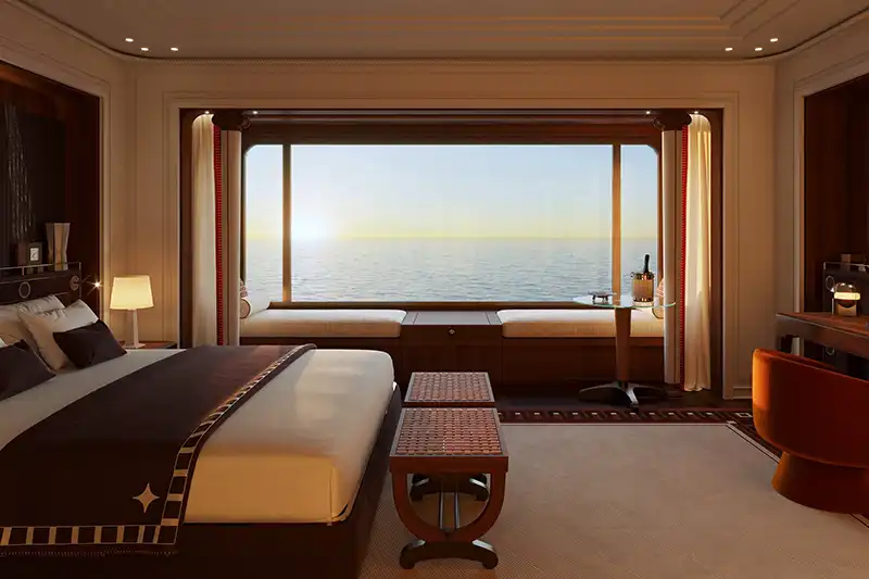 Suite de l’Orient Express Corinthian avec grande baie vitrée sur la mer