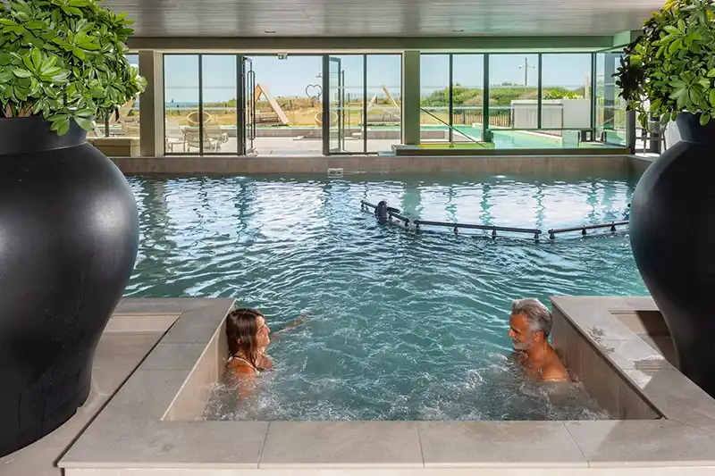 thalasso ile de re piscine interieure eau de mer spa detente