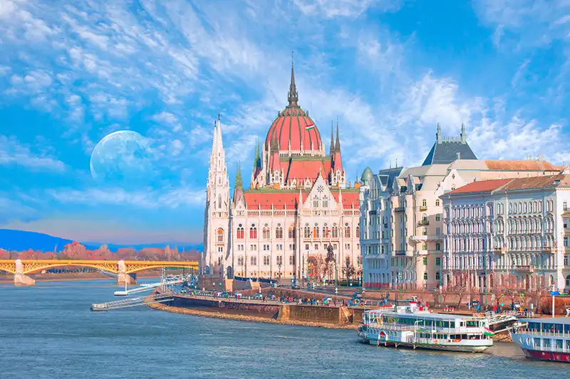 Parlement de Budapest au bord du Danube lors d’une croisière fluviale
