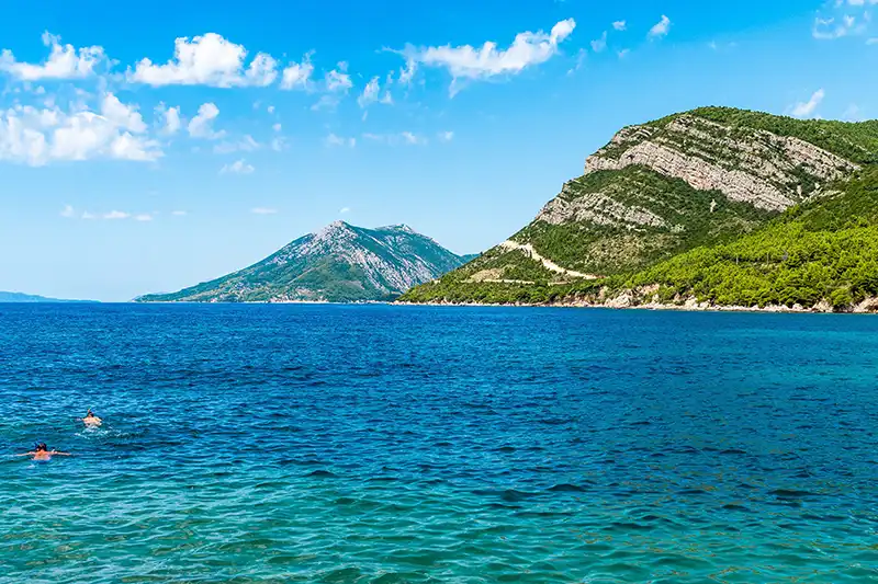 Paysage côtier de la péninsule de Peljesac en Croatie