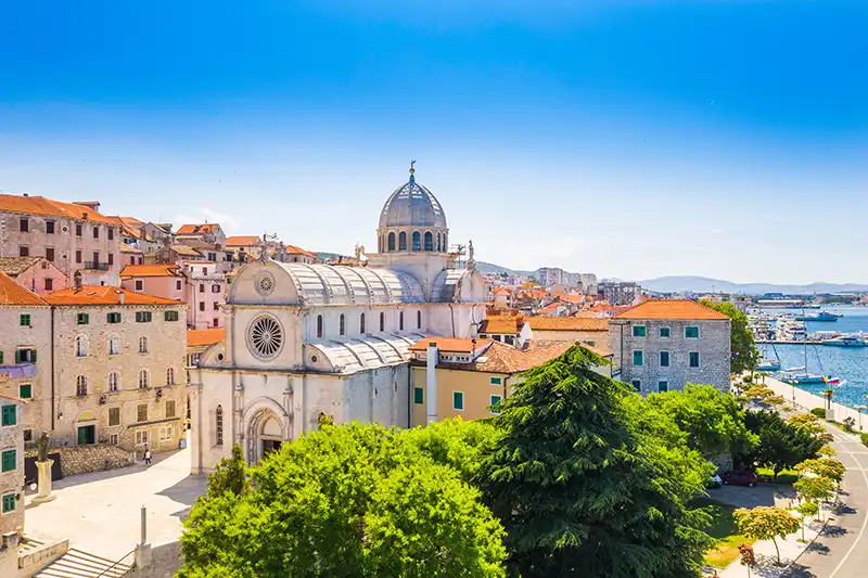 Cathédrale Saint-Jacques et centre historique de Sibenik en Croatie