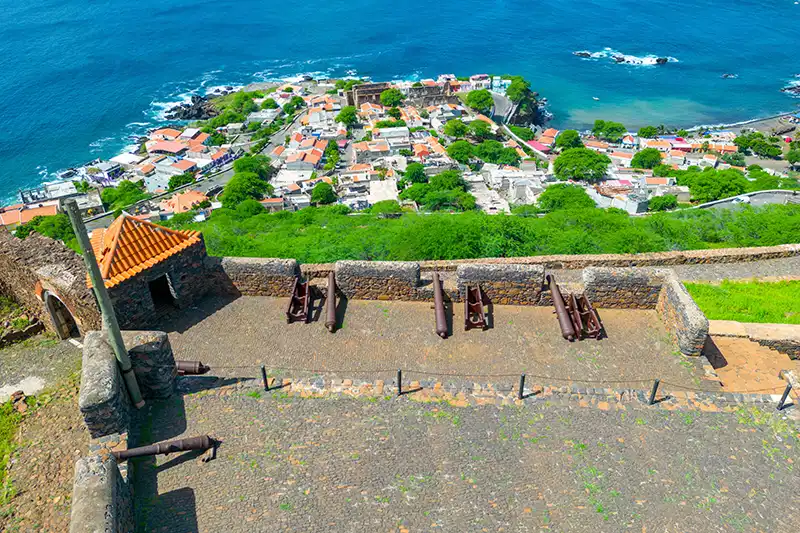 Vue sur Cidade Velha sur l’île de Santiago au Cap-Vert